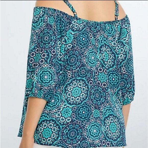 Torrid Cold Shoulder Top Medallion Print Chic Tunic Size 2X NWOT - Picture 7 of 8
